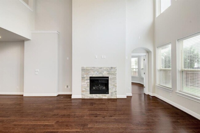 Building Photo - 5644 Siragusa Dr