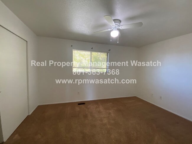 Building Photo - Check out This Unique 3 bed 1.5 Bath Townhome in Murray