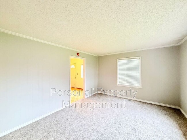 Building Photo - 1609 E Reserve St