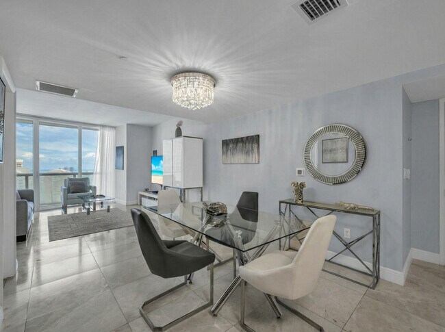 Building Photo - 485 Brickell Ave