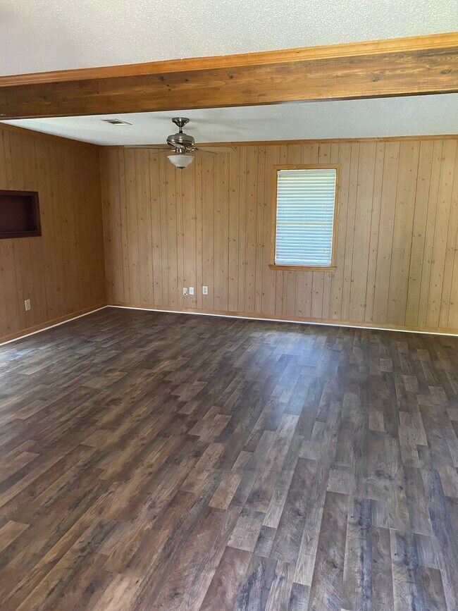 Building Photo - 3066 Tyler Rd