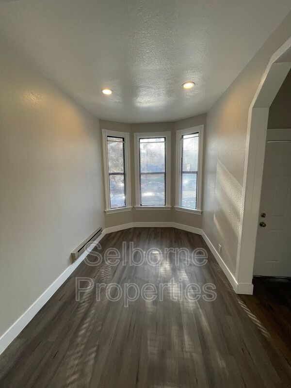 Building Photo - 1946 E 20th St