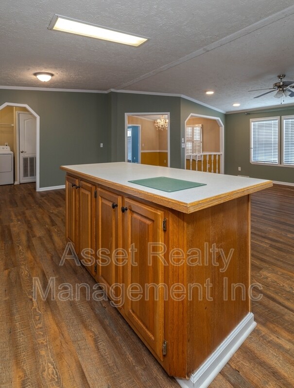 Building Photo - 1322 Silver Charm Way