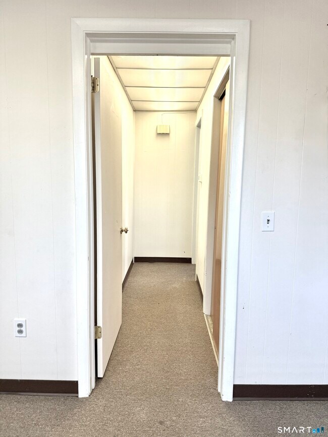 Building Photo - 425 Montauk Ave