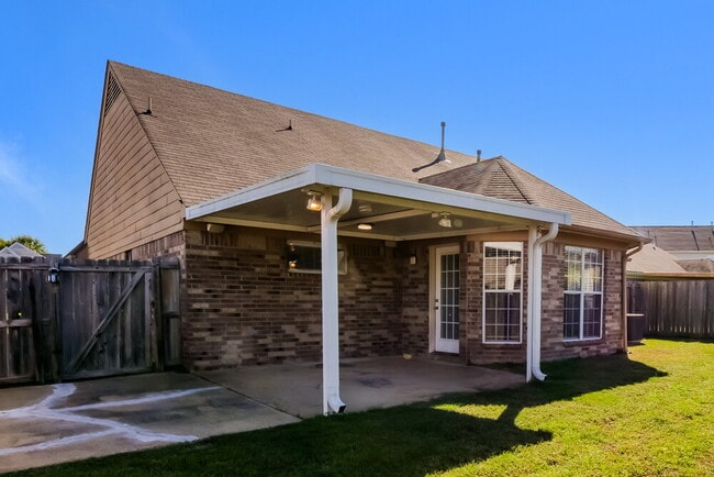 Building Photo - 5733 Fawn Dr