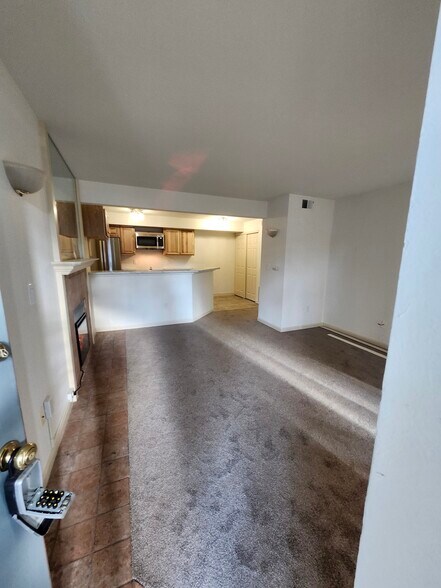 Building Photo - 20 S Boulder Cir