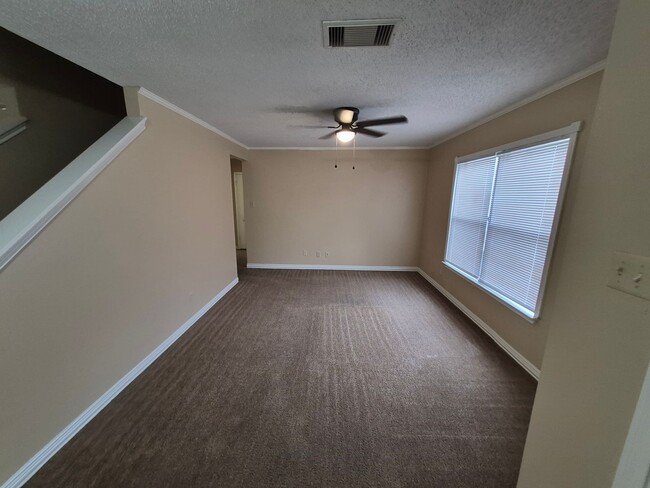 Building Photo - 8007 Chestnut Bluff Dr