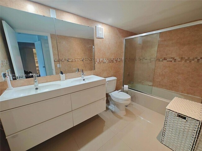 Building Photo - 16300 Golf Club Rd