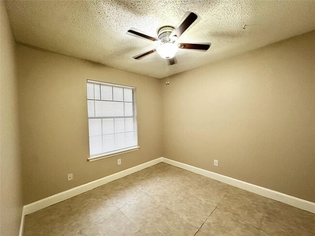 Building Photo - 1611 Onion Creek Village Dr