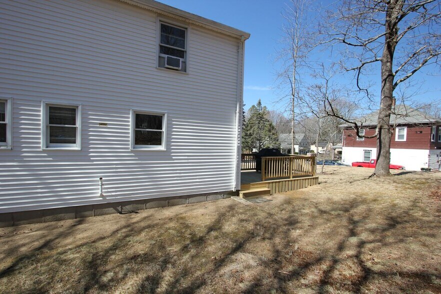 Building Photo - 21 Moore Ave