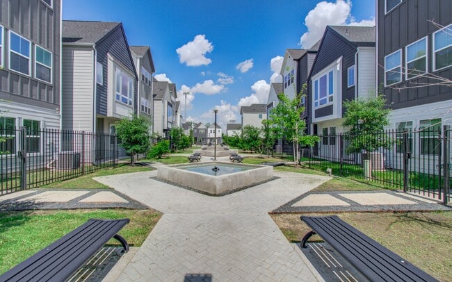 Building Photo - 8325 Springwood Crk Ln