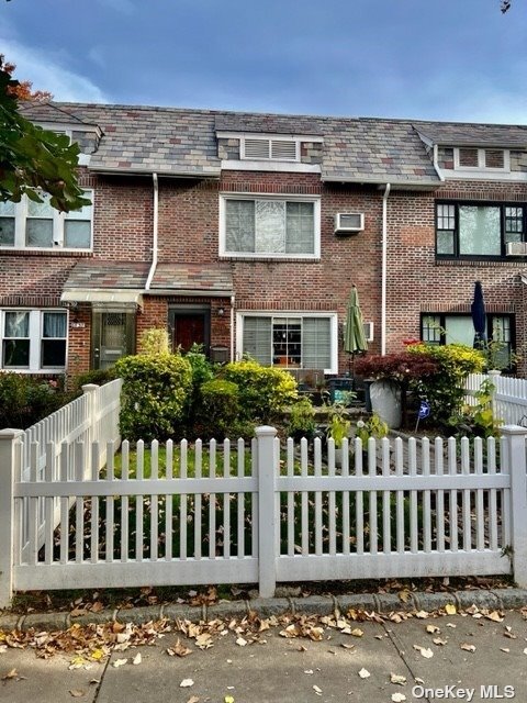 Building Photo - 68-41 Harrow St