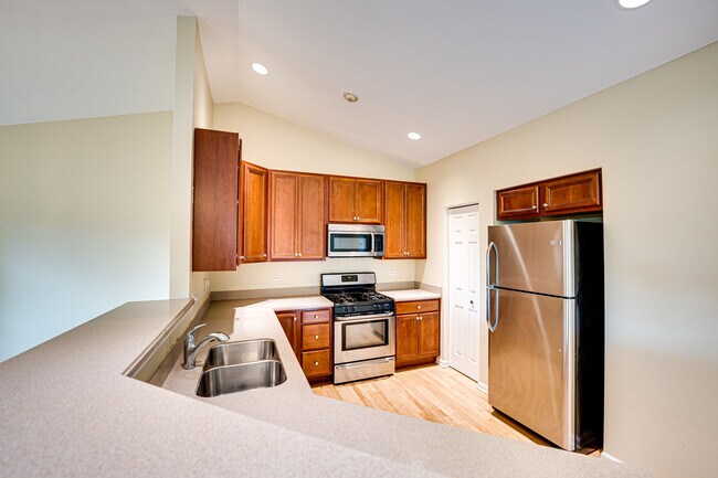 Building Photo - 3147 Saganashkee Ln