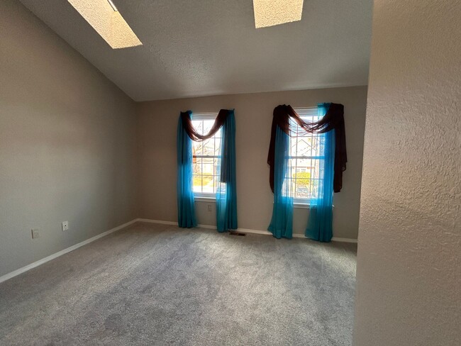 Building Photo - $0 DEPOSIT OPTION. SPACIOUS 2-BEDROOM TOWN...