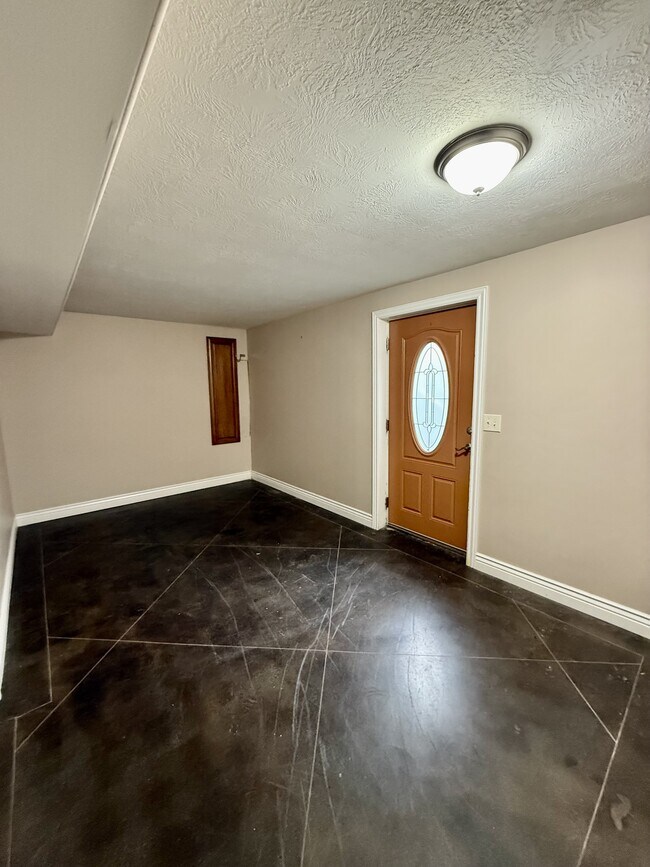 Building Photo - 4427 Lago Grande Dr