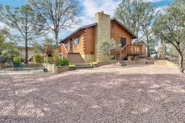 Building Photo - Adorable 2 bed / 1 bath Log Cabin