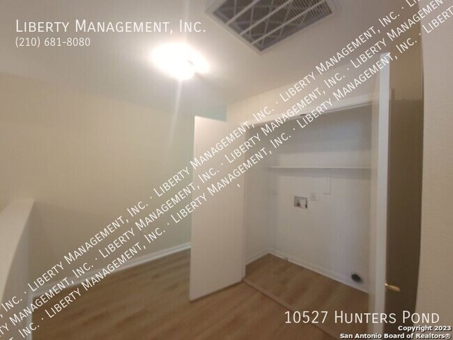 Building Photo - 10527 Hunters Pond