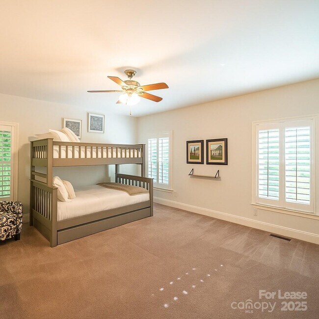 Building Photo - 3115 High Ridge Rd