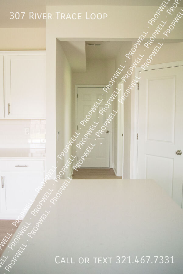 Building Photo - 307 River Trce Lp
