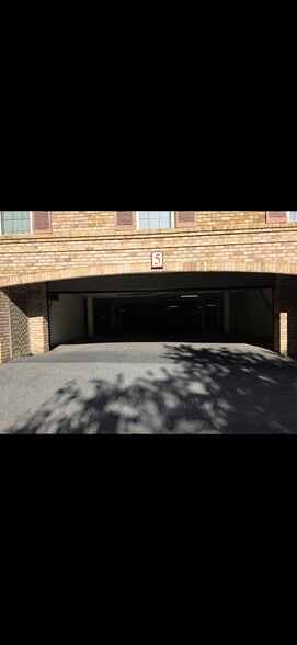 Garage - 3115 Patrick Henry Dr