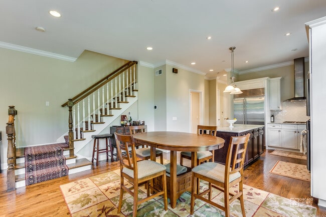 Building Photo - 932 Westmoor Rd