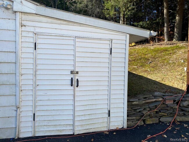 Building Photo - 141 Gale Rd