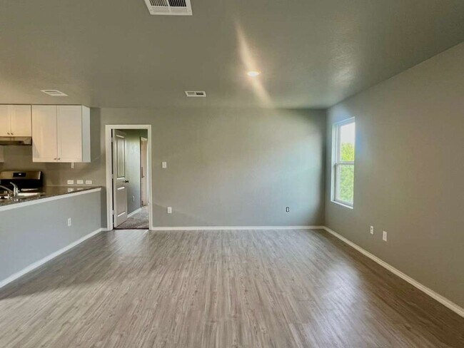 Building Photo - Charming 3-Bed Retreat with Open Living & Private Primary Suite in San Antonio