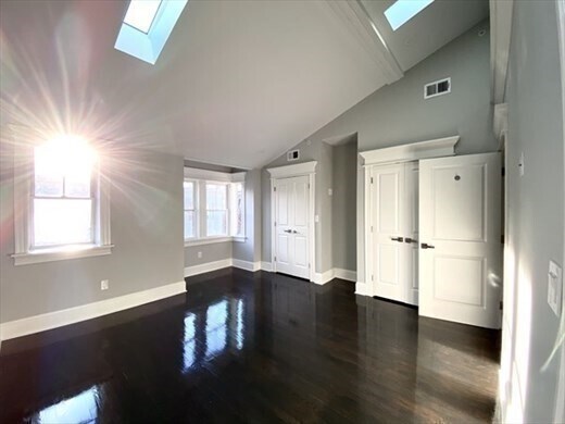 Building Photo - 209 Green St