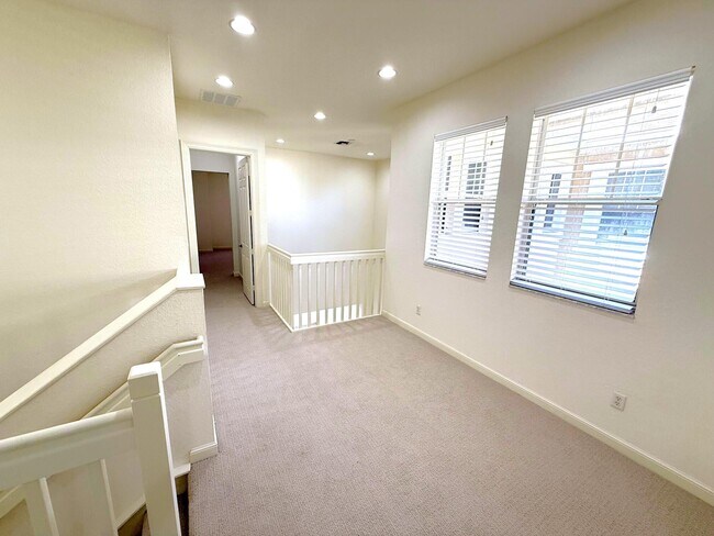 Building Photo - 685 Pacific Grove Dr