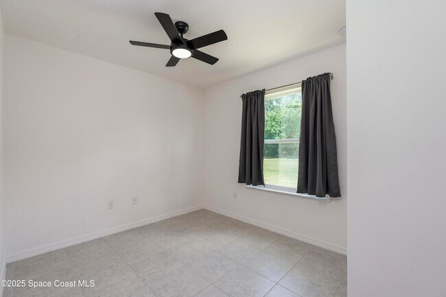 Building Photo - 516 Alminar Ave SE