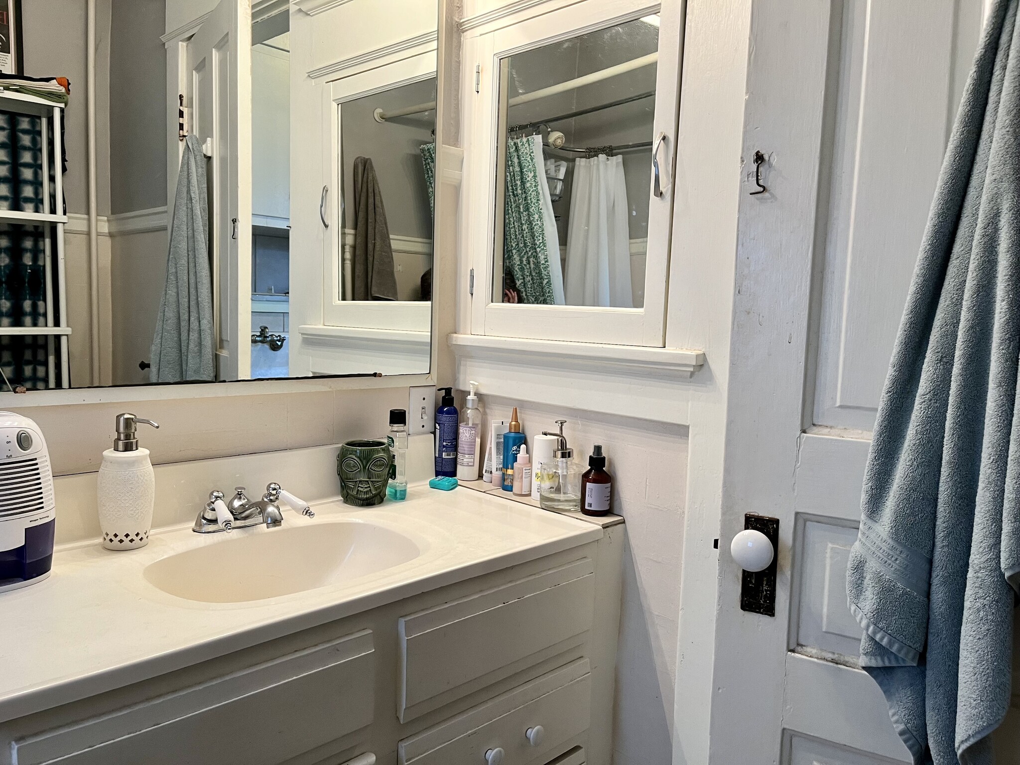 Bathroom (pre-remodel) - 2732 N Fratney St