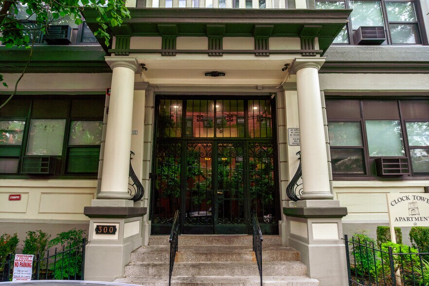 Building Photo - 300 Adams St