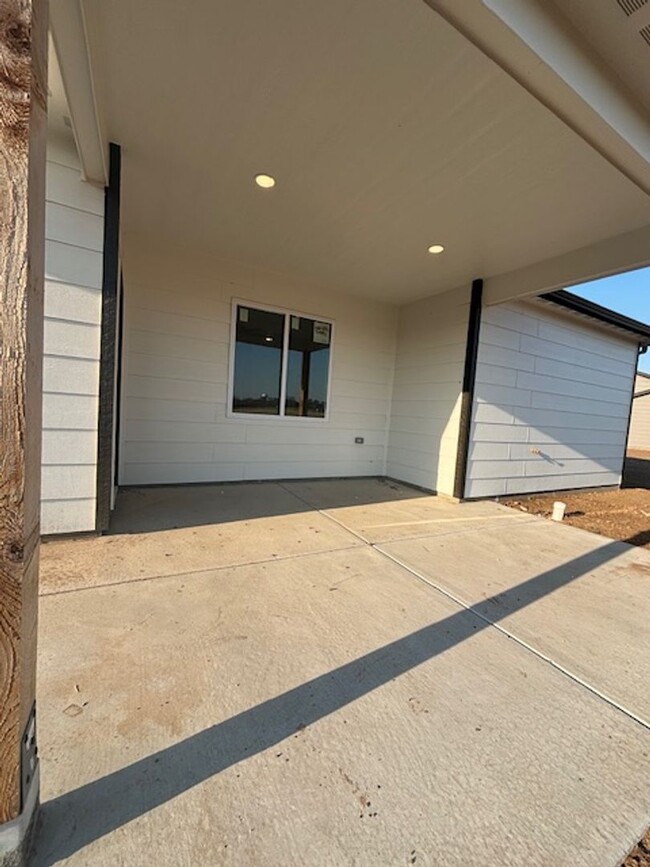 Building Photo - Stunning 3-Bedroom, 2-Bath Home for Rent –...