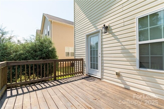 Building Photo - 108 Lookout Point Pl