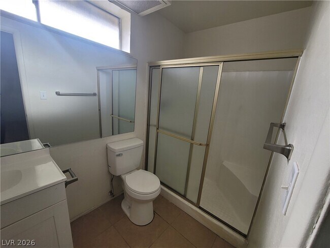 Building Photo - 4760 Woodridge Rd