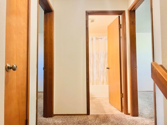 Building Photo - Eastside Olympia/ Must See! Available Now-2bd 1bath