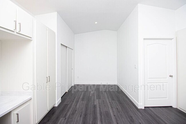 Building Photo - 11708 Albers St