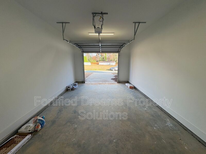 Building Photo - 3121 Chapel St