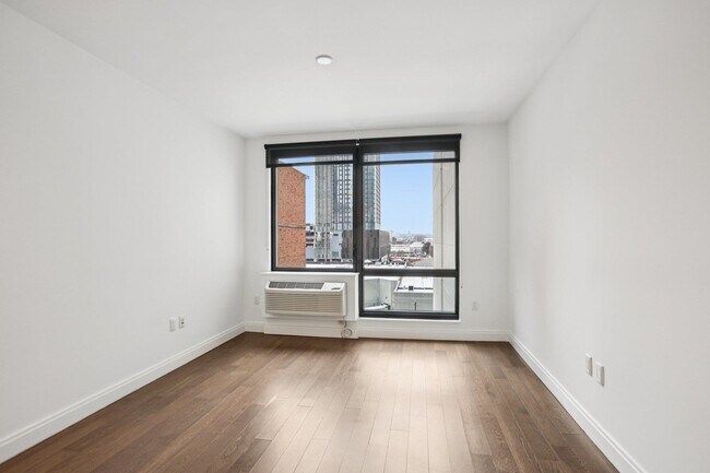 Building Photo - 148 1st St