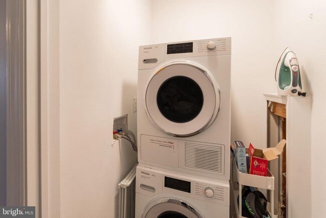 Building Photo - 1230 Rodman St