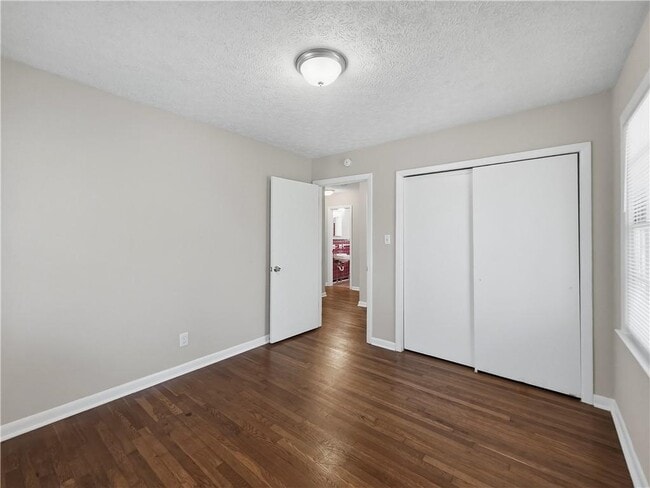 Building Photo - 228 Stoneybrook Dr