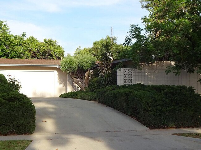 Primary Photo - BEAUTIFUL HOME