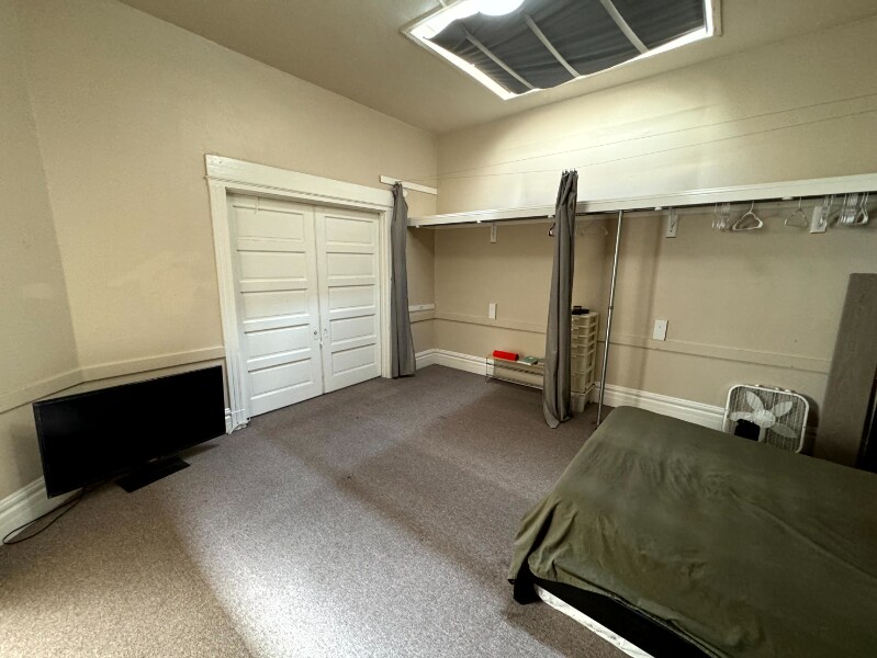 Building Photo - 1348 Park St