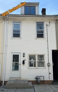 Building Photo - 3 Bedroom Row Home