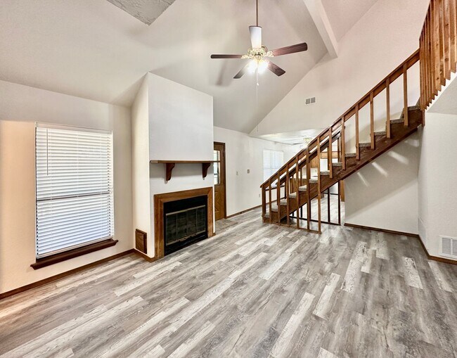 Building Photo - 2502 NE Kingsbriar Pl
