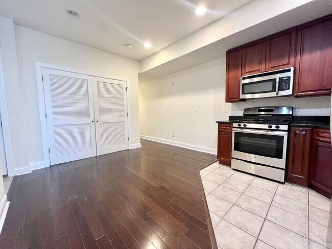 Primary Photo - 1828 N 16th St