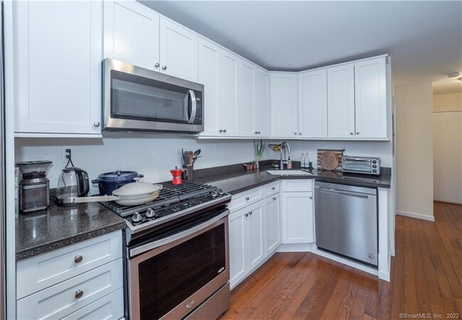 Building Photo - 115 Main St