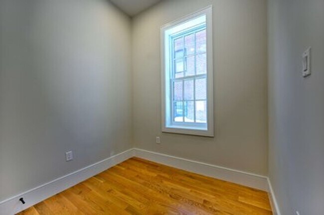Building Photo - Newly Renovated 2 bed in Bay Village.... Steps away from Chinatown