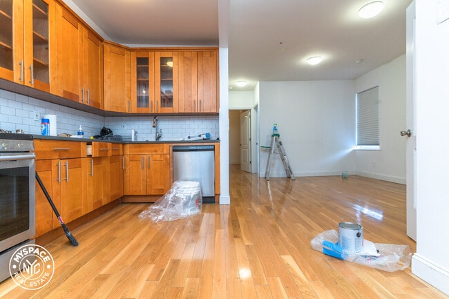 Building Photo - 2171 Clarendon Rd