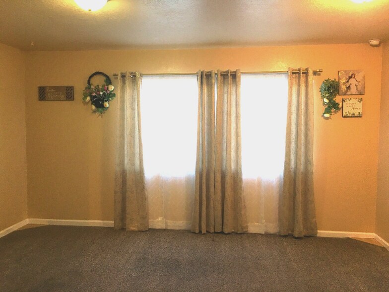 Building Photo - 304 SW 2nd St